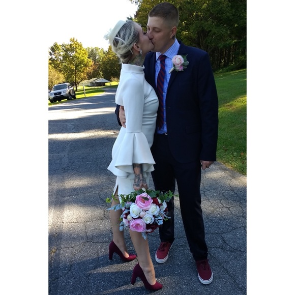 濾 MEET THE POSHER!! - JULIE 濾 - Picture 2 of 3